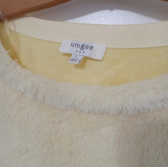 Umgee Oversized Fluffy Cozy Long sleeve Vibrant Yellow Sweater Fleece back NEW - Picture 6 of 12